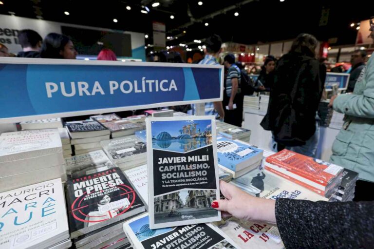 la-figura-de-milei-sigue-gravitando-en-la-rural-tras-cancelar-su-presentacion-en-la-feria-del-libro