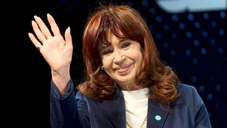 cristina-kirchner-apunto-contra-el-gobierno-por-su-discurso-sobre-la-dictadura:-«la-memoria-termina-acomodando-las-cosas»