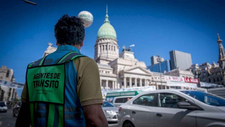 ley-bases-en-el-senado:-cuales-son-los-cortes-y-desvios-de-transito-en-caba-este-12-de-junio