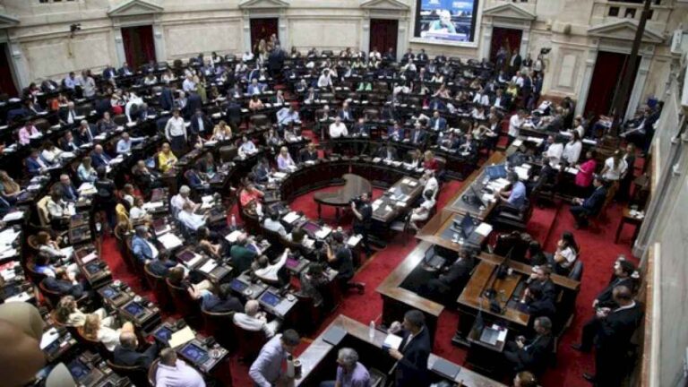 los-diputados-recibieron-en-junio-750-mil-pesos-de-aumento-y-cobraran-2,5-millones