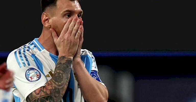 lionel-messi-y-otra-muestra-de-su-hambre-deportiva:-casi-lesionado,-pidio-la-pelota-y-revento-el-palo-de-chile