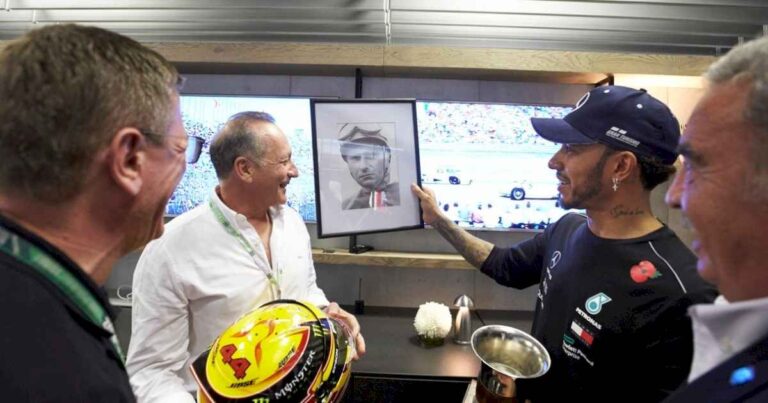 formula-1:-lewis-hamilton,-el-hombre-que-reescribe-la-historia-a-puro-record-y-la-parabola-que-lo-une-con-juan-manuel-fangio-en-mercedes