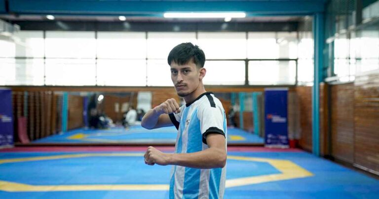 lucas-guzman,-el-pibe-que-se-hizo-hombre-de-golpe-y-que-a-fuerza-de-trabajo-siente-que-puede-dejar-un-legado-en-el-taekwondo:-«se-que-puedo-ganar-una-medalla-en-paris»