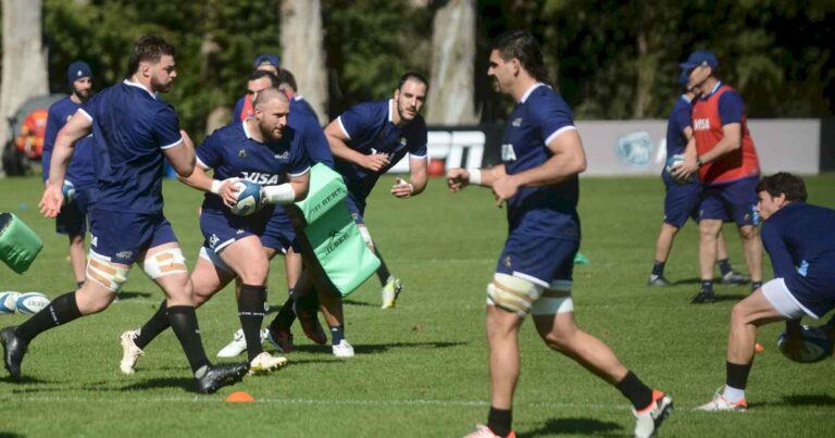 viaje-a-la-intimidad-de-un-entrenamiento-de-los-pumas,-a-la-espera-de-australia-por-el-rugby-championship:-de-las-lecciones-de-contempomi,-a-las-arengas-y-los-gritos