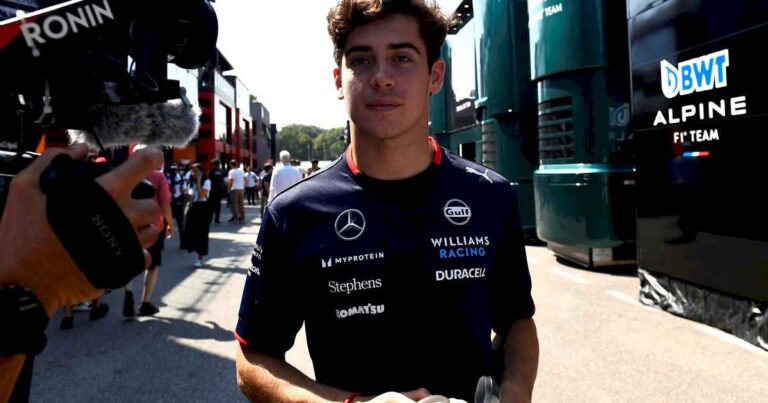 colapinto-esta-feliz:-hizo-un-posgrado-de-velocidad-en-su-debut-en-la-formula-1-en-monza-y-dejo-a-todos-contentos-en-williams