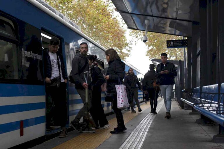 aumentan-los-pasajes-de-tren-en-el-amba