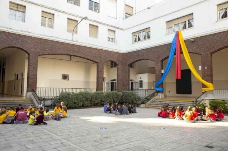 un-tradicional-colegio-de-mujeres-de-recoleta-anuncia-que-podran-ingresar-varones