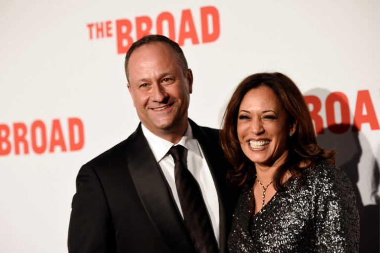 La exvicepresidente Kamala Harris culpó a su esposo por haber perdido las elecciones