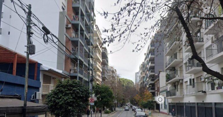 Misterio en Villa Urquiza: un hombre de 34 años apareció muerto y maniatado en su departamento