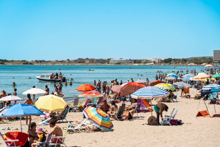La playa argentina con aguas transparentes elegida como una de las más lindas de Sudamérica