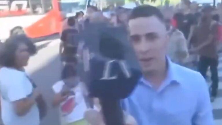 Tensión entre manifestantes y el móvil de LN+ en el Congreso: «Ustedes militaron toda esta mierda»