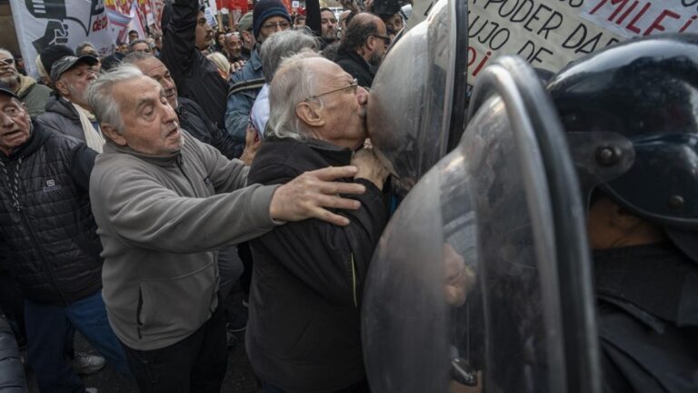 Jubilados en pie de lucha: el Gobierno quiere eliminar la moratoria
