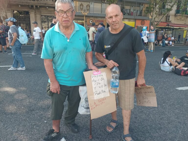 Los ciudadanos de a pie que acompañan el reclamo de los jubilados: No tenemos que ser cobardes