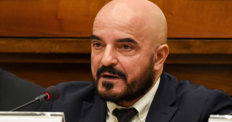 El Ministerio de Seguridad denunció por mal desempeño al polémico juez Roberto Gallardo
