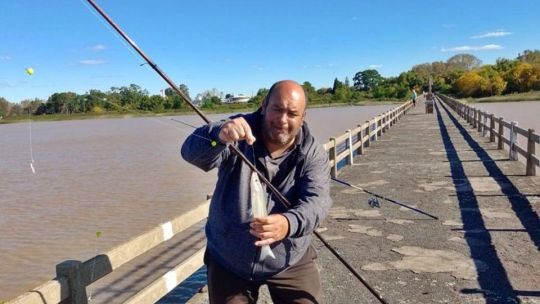 Los pejerreyes vienen asomando por el sur del Río de la Plata