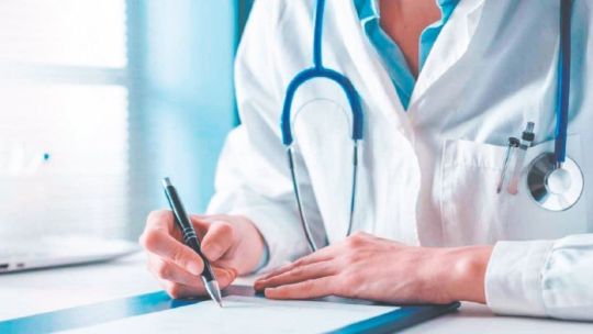 Prepagas: acuerdan frenar aumentos y los afiliados buscan alternativas para no perder cobertura