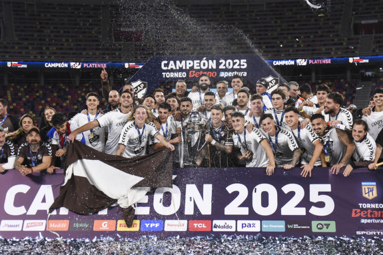 Nadie en el mundo esperó tanto como Platense para salir campeón