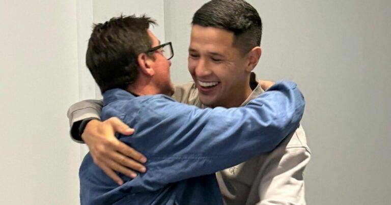 Alex Arce llegó a Independiente Rivadavia: de «volver a casa» al sentido abrazo con Berti