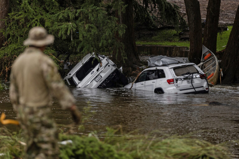 Ya son 78 los muertos por las inundaciones en Texas, mientras sigue la búsqueda de desaparecidos