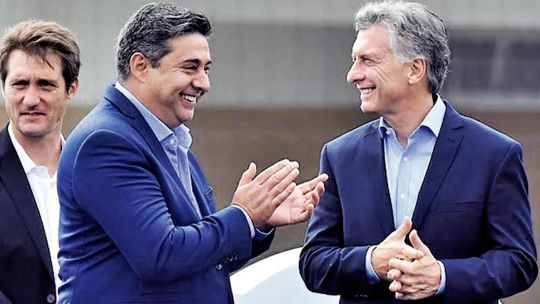 Con aval de Macri, Angelici toma el control de CABA