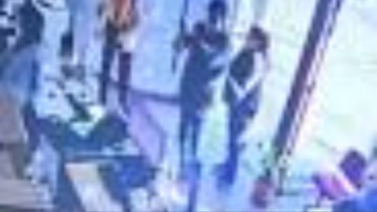 Un hombre ingresó con un pico a la oficina de la empresa proveedora de energía y rompió todo lo que se encontró en su camino