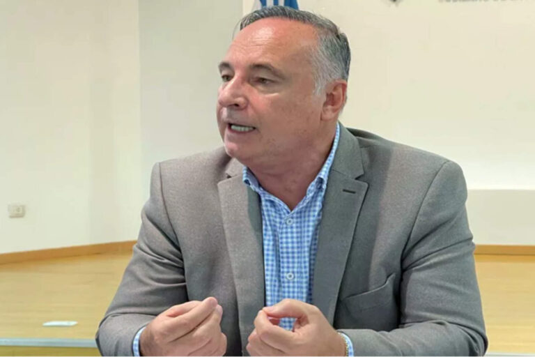 Accastello descubrió el ajuste: ahora debe recortar lo que antes defendía