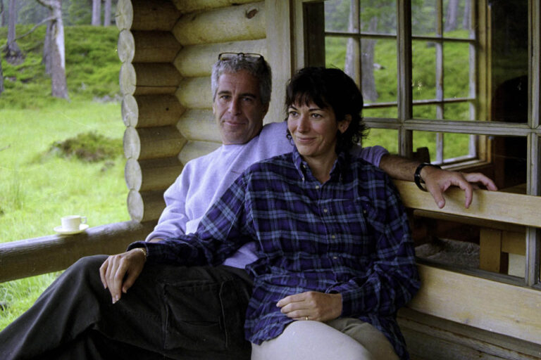 La confidente de Epstein, Ghislaine Maxwell, insta a la Corte Suprema a anular su condena