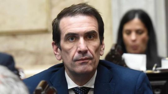 El «radical peluca» Pablo Cervi defendió el veto a las jubilaciones y admitió que no podría vivir con la mínima