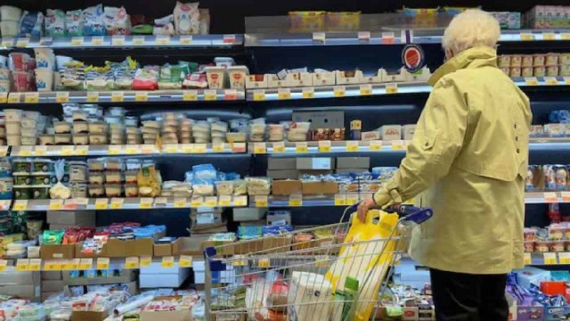Por la suba del dólar, las alimenticias empezaron a remarcar y piden subas de hasta el 8%