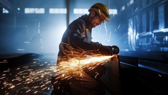 José De Mendiguren: Nada se construye sobre un cementerio de empresas