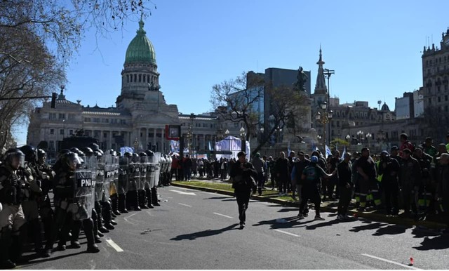 Mientras debate el Senado, la Policía activa protocolo antipiquete contra gremios