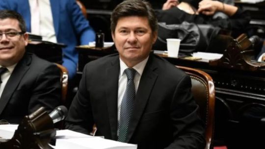 Lisandro Almirón: del escándalo de la Aduana a salir cuarto