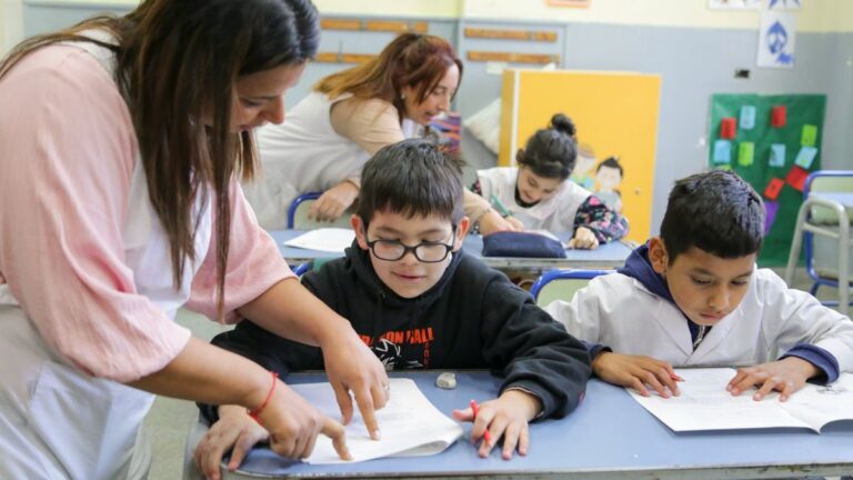Día del maestro: cuánto gana un docente en la Argentina?