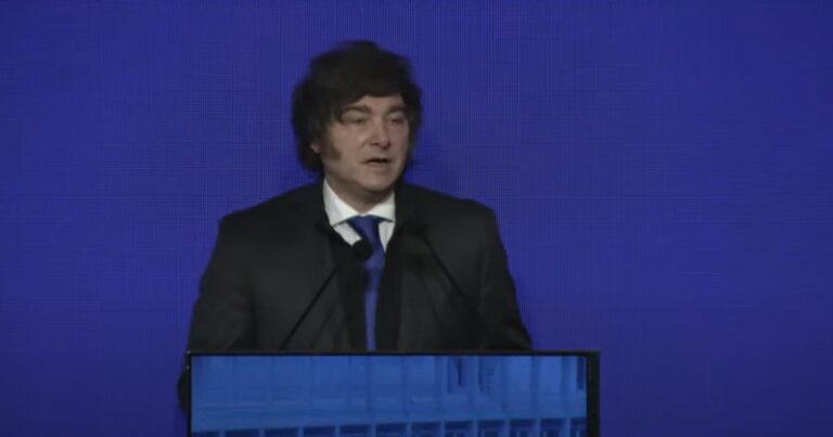 Javier Milei y sus medidas, EN VIVO: el Presidente atribuyó al «pánico político» la suba del riesgo país a casi 1.500 puntos