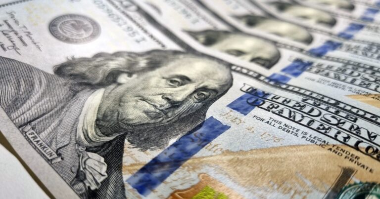 Los argentinos tienen depósitos y billetes por US$ 254.371 millones, en buena medida no declarados
