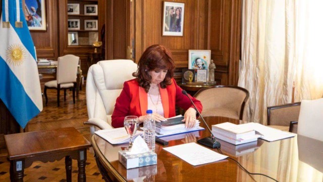 Alerta: Cristina Kirchner fue trasladada al Sanatorio Otamendi por una dolencia abdominal