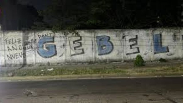 Quiénes están detrás de las pintadas que proponen a Dante Gebel como presidente