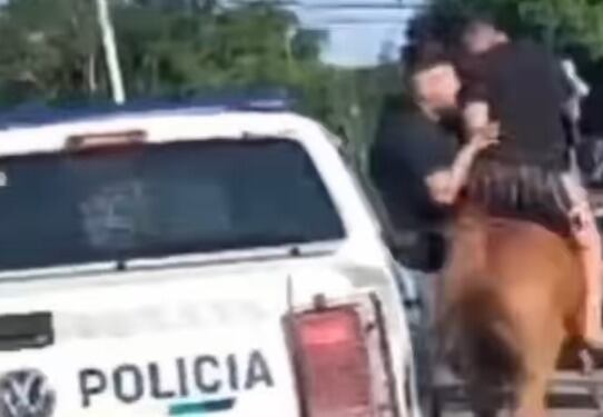 Video: delincuentes asaltaban a vecinos de Quilmes montados a caballo