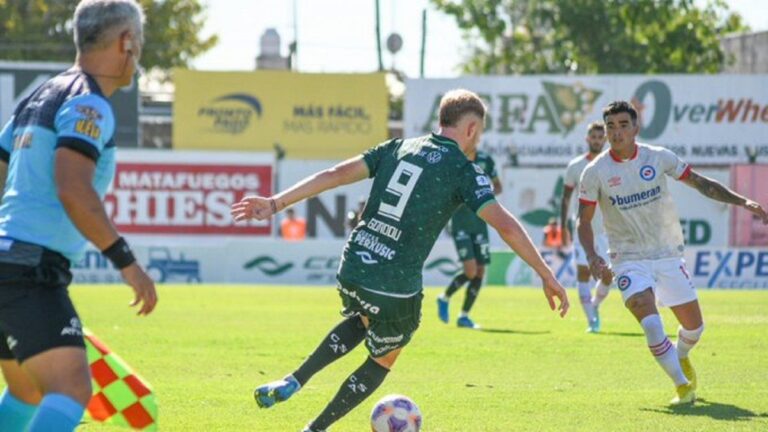 Argentinos Juniors vs. Sarmiento de Junín por el Torneo Apertura: horario, formaciones y TV