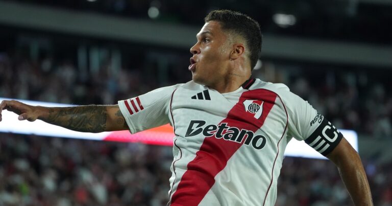 Quintero, tras su doblete: la capitanía, la «frustración» del 2025 y cómo ve a Gallardo