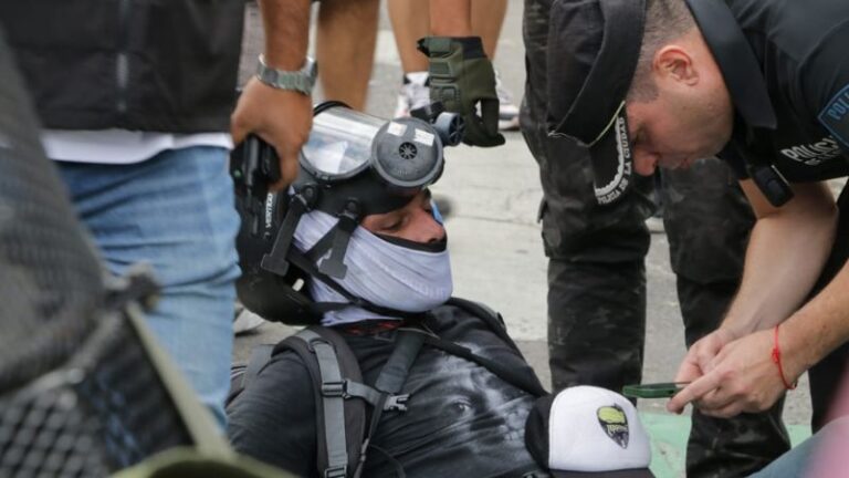 Un fotógrafo platense entre los detenidos tras la represión