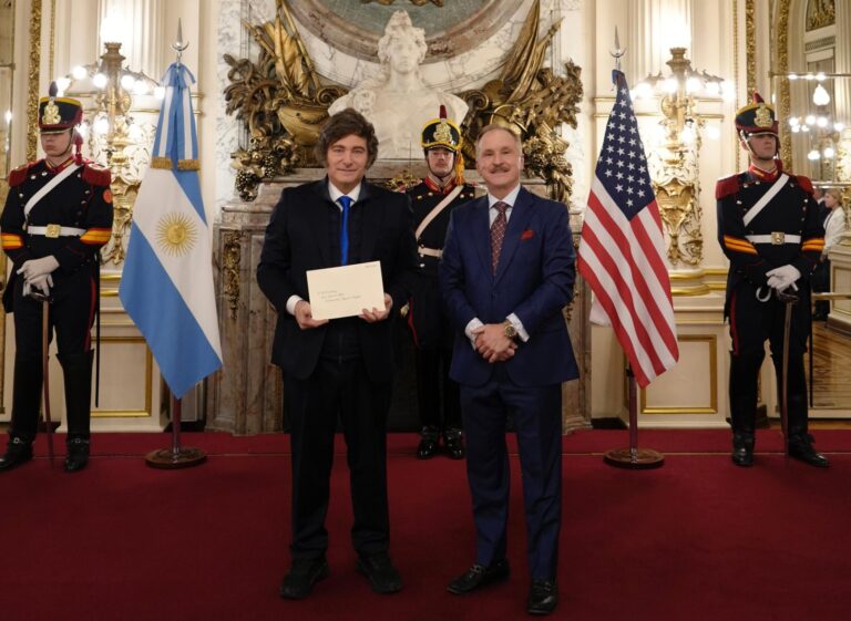 Milei recibió al embajador de Estados Unidos y refuerza el vínculo con la administración Trump