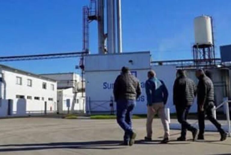 Está todo frenado: alertan que una empresa láctea no puede pagar los sueldos de sus  empleados