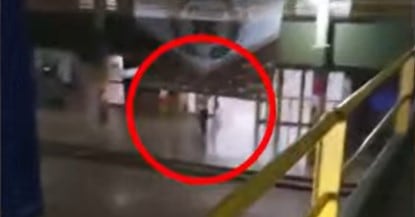 Ilustración de una escuela o fachada de institución educativa (imagen referencial)