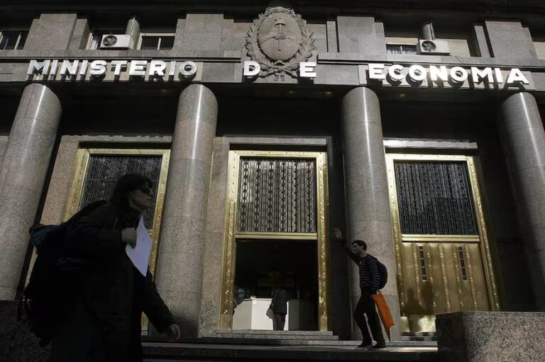 Fachada del Ministerio de Economía de la Nación Argentina