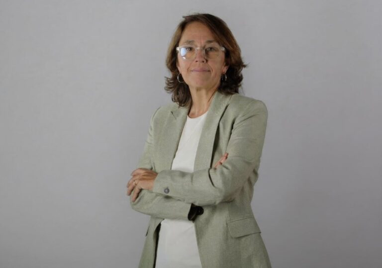 Logotipos de las empresas PUMA y Regrow Ag representando la fusión agtech