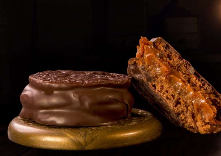 Alfajores de chocolate y dulce de leche de la marca El Nazareno, elegidos como los mejores del mundo.