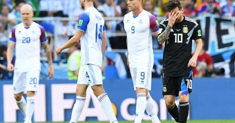 Lionel Messi con la camiseta de la Selección Argentina durante un partido.