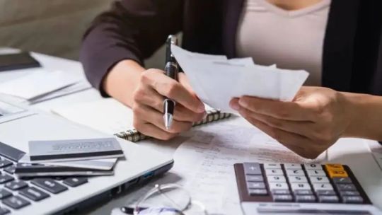 Gráfico de endeudamiento y morosidad en hogares argentinos