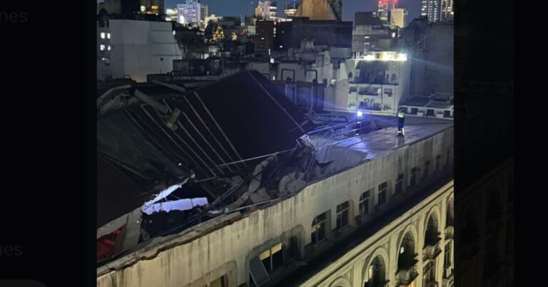 Operativo de emergencia en el edificio central de Edesur, en el barrio de Monserrat, Ciudad de Buenos Aires.